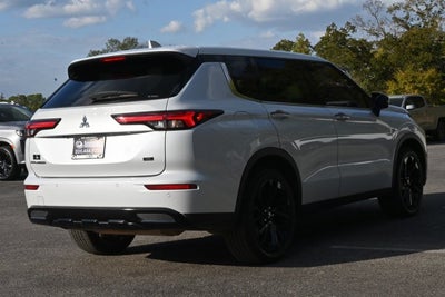 2023 Mitsubishi Outlander SE