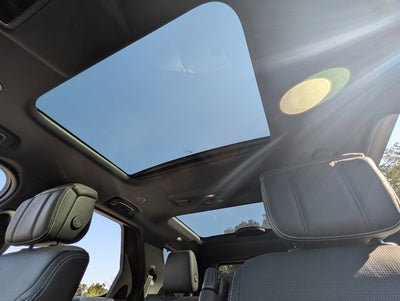 2023 Land Rover Discovery Metropolitan Edition