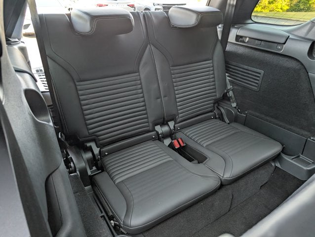 2023 Land Rover Discovery Metropolitan Edition