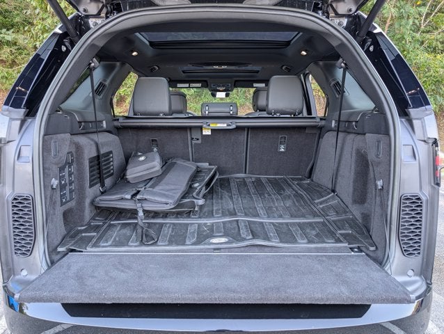 2023 Land Rover Discovery Metropolitan Edition