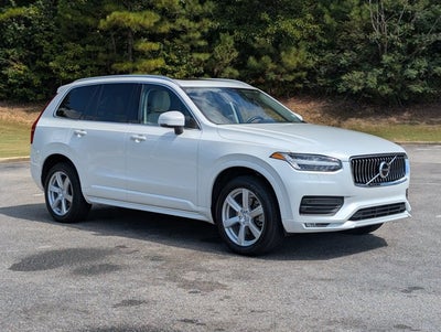 2022 Volvo XC90 Momentum