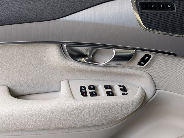 2022 Volvo XC90 Momentum