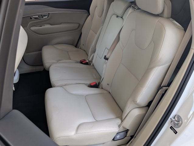 2022 Volvo XC90 Momentum