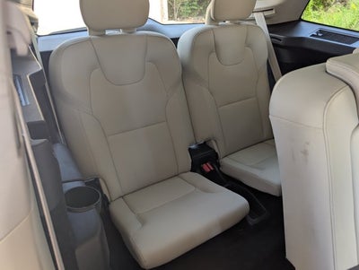 2022 Volvo XC90 Momentum