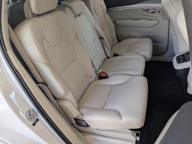 2022 Volvo XC90 Momentum