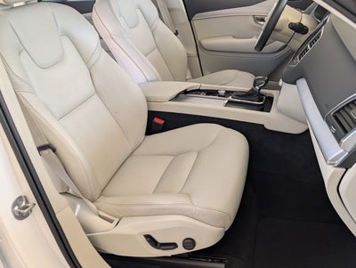 2022 Volvo XC90 Momentum