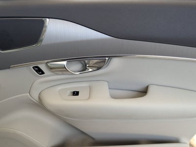 2022 Volvo XC90 Momentum
