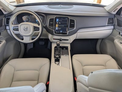 2022 Volvo XC90 Momentum