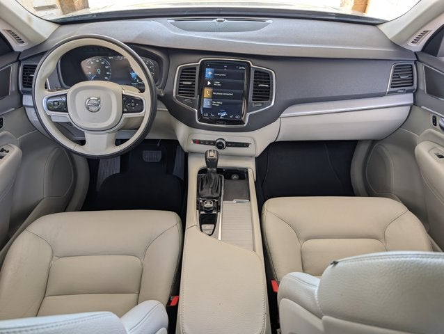 2022 Volvo XC90 Momentum
