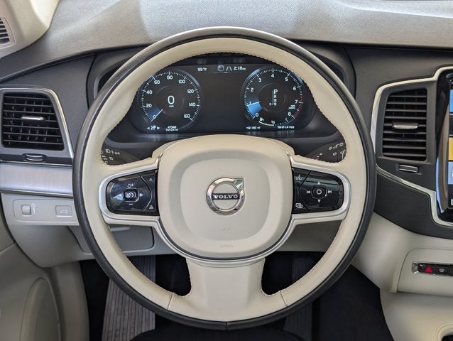 2022 Volvo XC90 Momentum