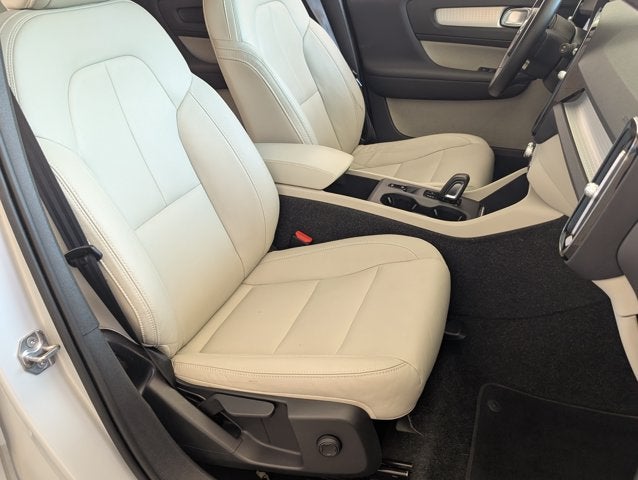 2021 Volvo XC40 Momentum