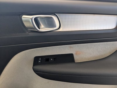 2021 Volvo XC40 Momentum