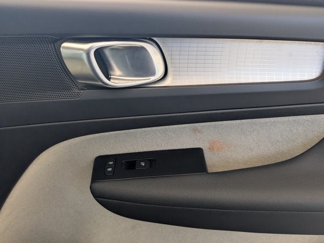 2021 Volvo XC40 Momentum