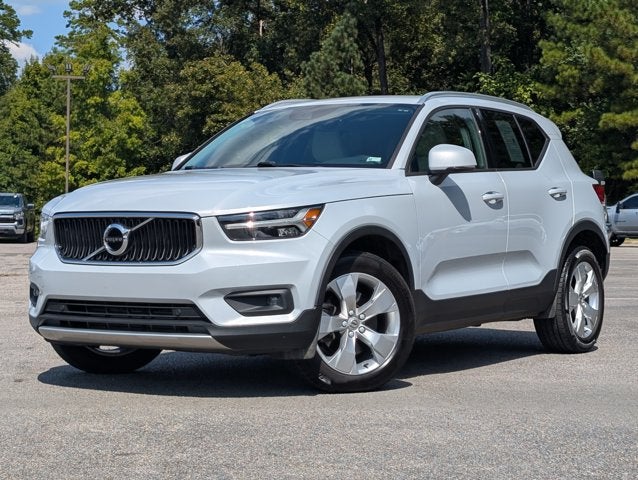 2021 Volvo XC40 Momentum