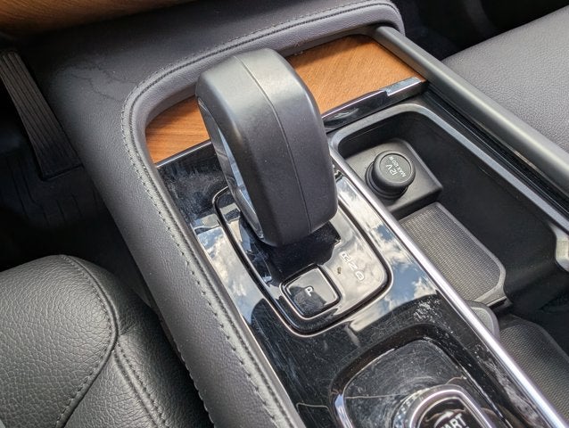 2024 Volvo XC90 Recharge Plug-In Hybrid Plus Bright Theme