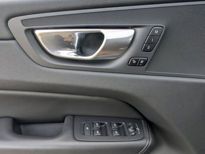 2023 Volvo XC60 Recharge Plug-In Hybrid Core Bright Theme