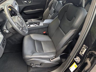 2023 Volvo XC60 Recharge Plug-In Hybrid Core Bright Theme