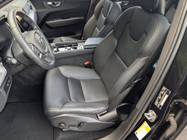 2023 Volvo XC60 Recharge Plug-In Hybrid Core Bright Theme