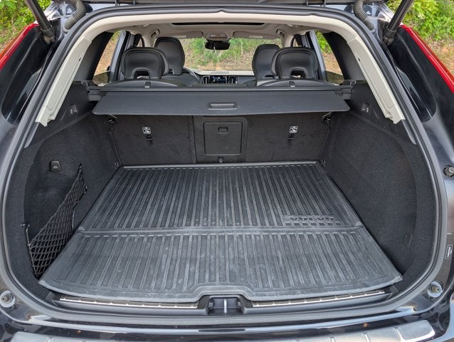 2023 Volvo XC60 Recharge Plug-In Hybrid Core Bright Theme