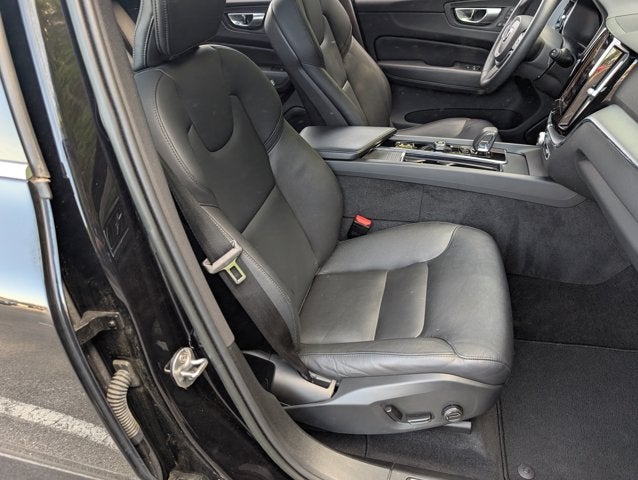 2023 Volvo XC60 Recharge Plug-In Hybrid Core Bright Theme