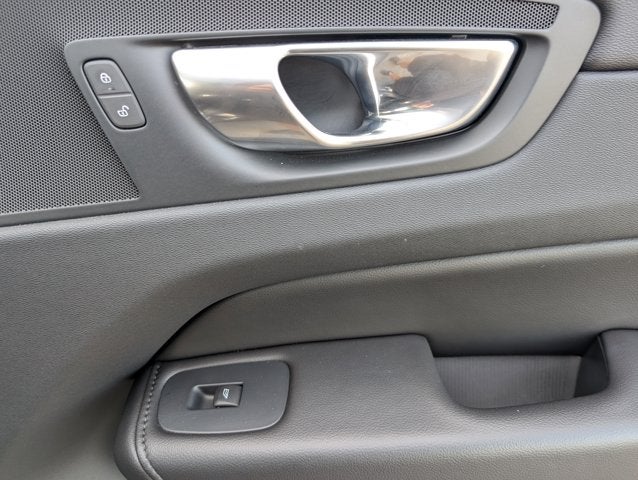 2023 Volvo XC60 Recharge Plug-In Hybrid Core Bright Theme