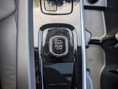 2023 Volvo XC60 Recharge Plug-In Hybrid Core Bright Theme