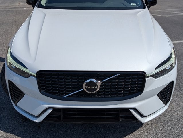 2024 Volvo XC60 Core Dark Theme