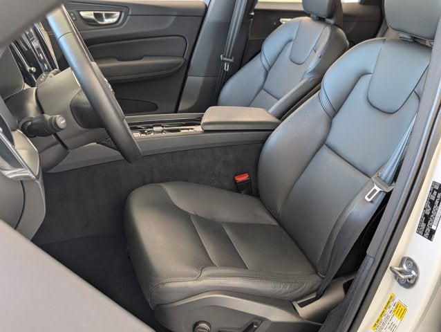 2024 Volvo XC60 Core Dark Theme