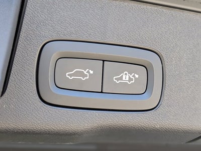 2024 Volvo XC60 Core Dark Theme