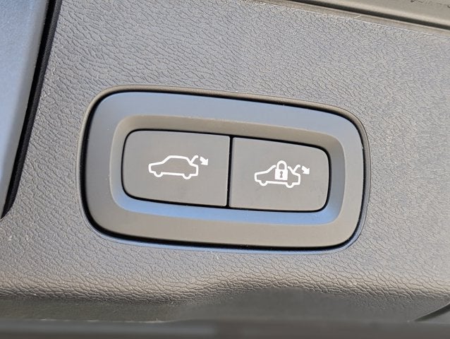 2024 Volvo XC60 Core Dark Theme