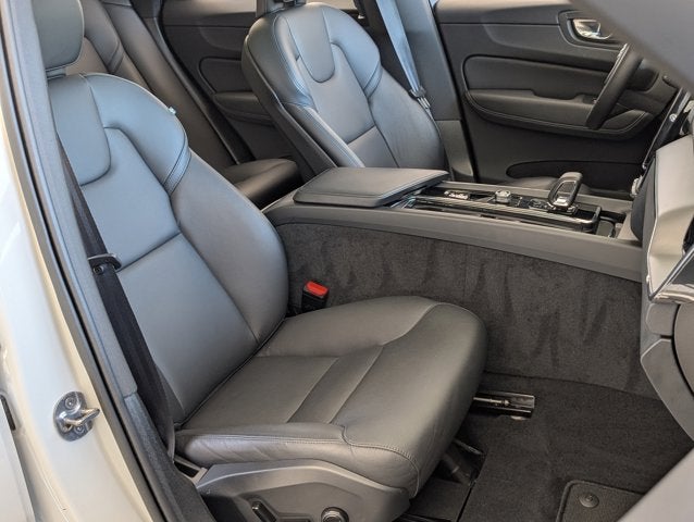 2024 Volvo XC60 Core Dark Theme