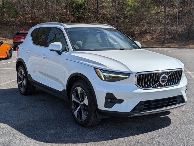 2024 Volvo XC40 Plus Bright Theme