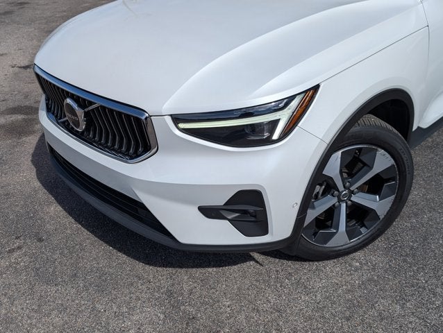 2024 Volvo XC40 Plus Bright Theme