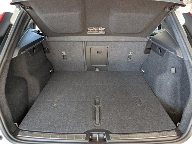 2024 Volvo XC40 Plus Bright Theme