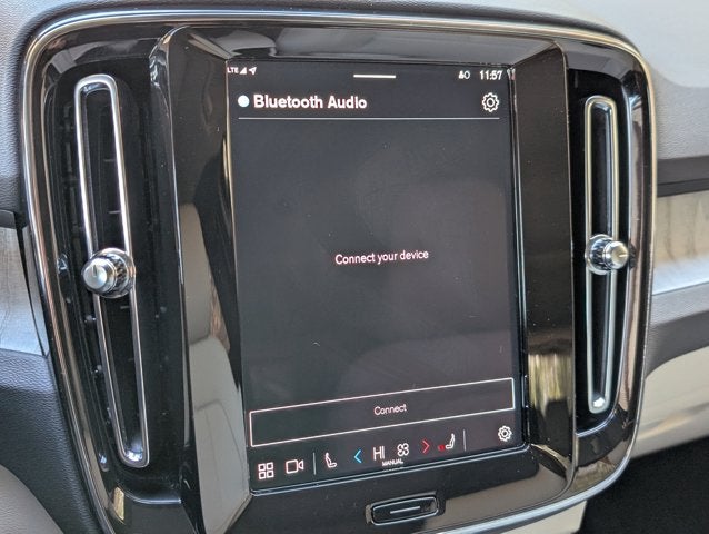 2024 Volvo XC40 Plus Bright Theme