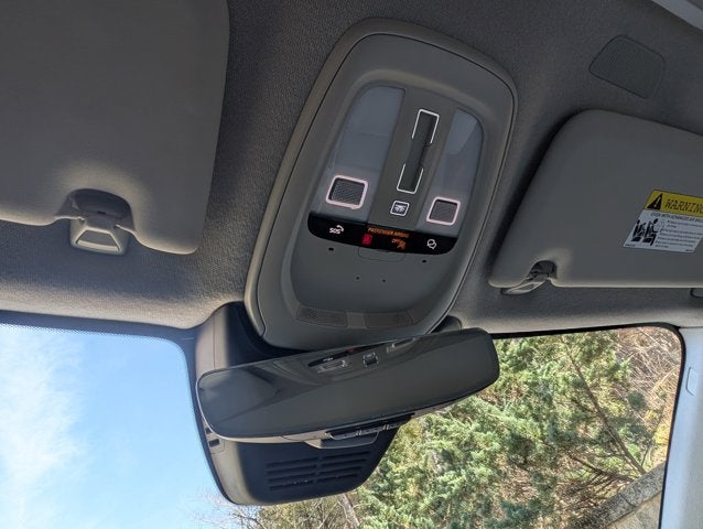 2024 Volvo XC40 Plus Bright Theme