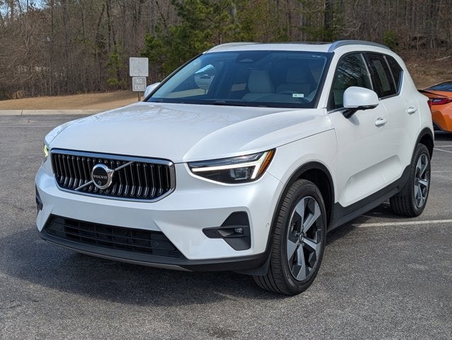 2024 Volvo XC40 Plus Bright Theme