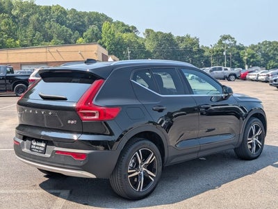 2025 Volvo XC40 Core Bright Theme