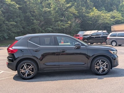 2025 Volvo XC40 Core Bright Theme