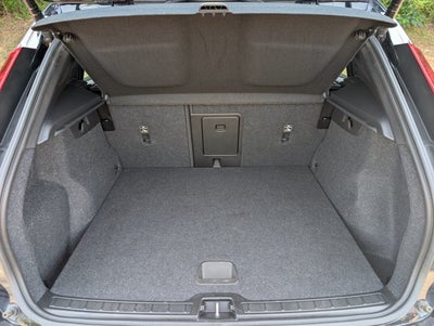 2025 Volvo XC40 Core Bright Theme
