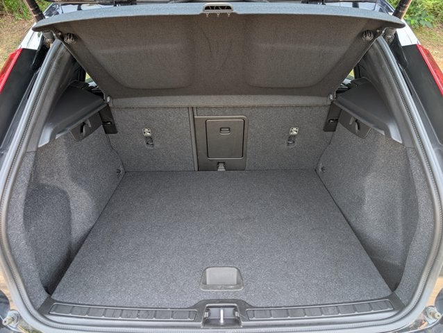 2025 Volvo XC40 Core Bright Theme