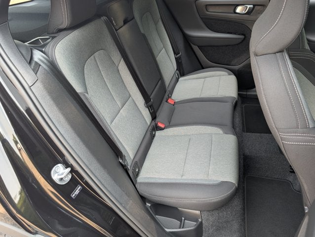 2025 Volvo XC40 Core Bright Theme