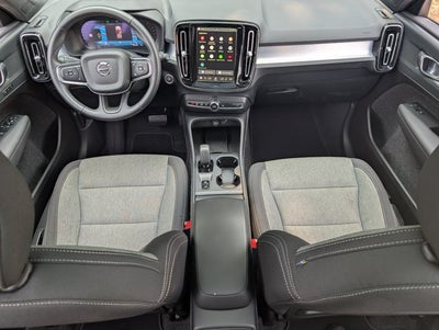 2025 Volvo XC40 Core Bright Theme