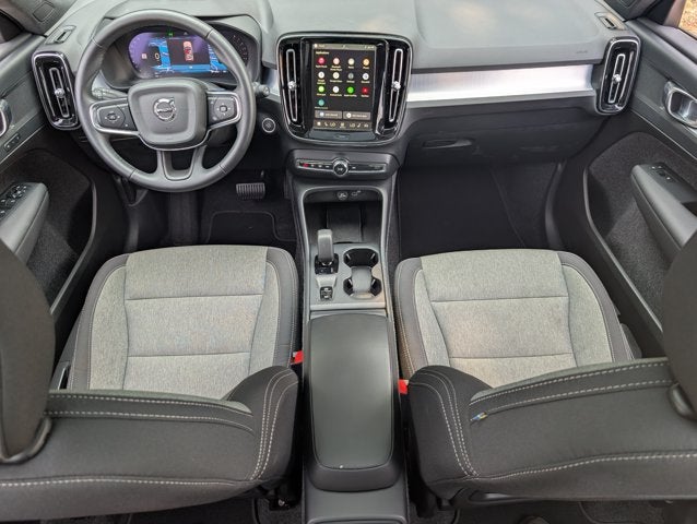 2025 Volvo XC40 Core Bright Theme