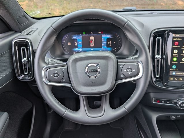 2025 Volvo XC40 Core Bright Theme