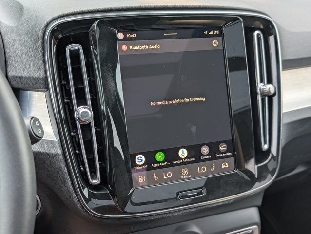 2025 Volvo XC40 Core Bright Theme