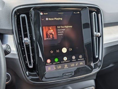 2025 Volvo XC40 Core Bright Theme