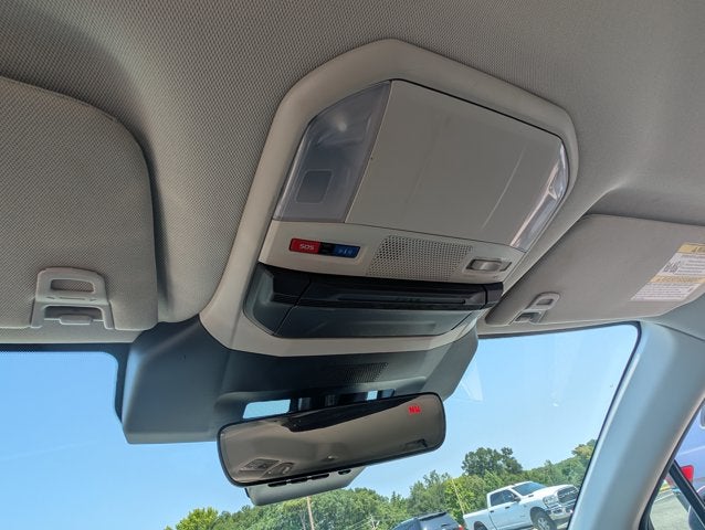 2025 Volvo XC40 Core Bright Theme