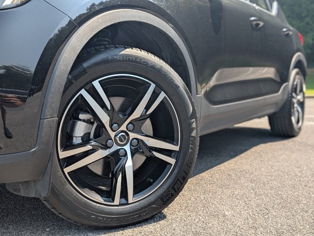 2025 Volvo XC40 Core Bright Theme