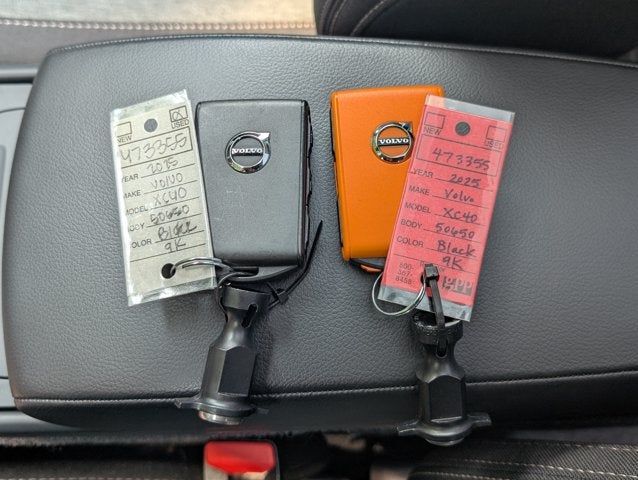 2025 Volvo XC40 Core Bright Theme